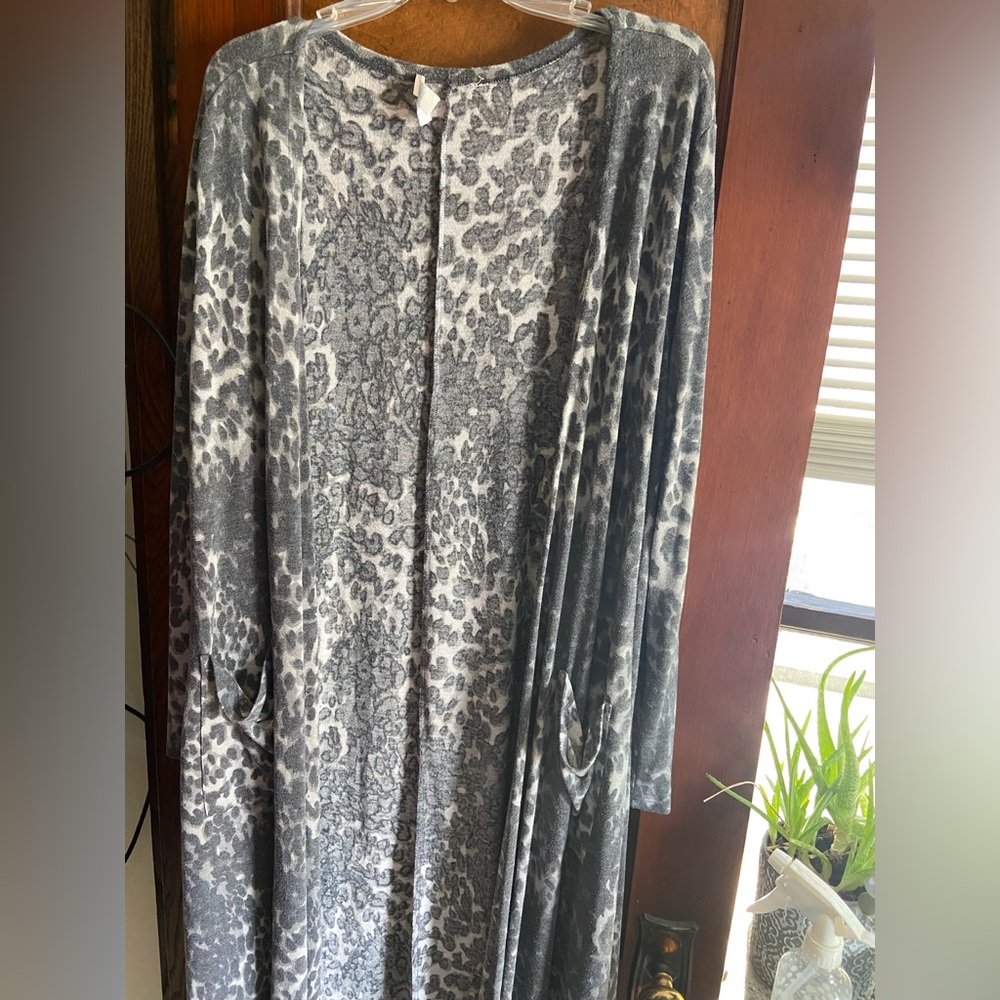 Lularoe long, long sleeve sweater - leopard print